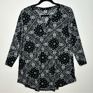 Size L - Fits size 14-16
Tunic 3/4-sleeve. Stretchy